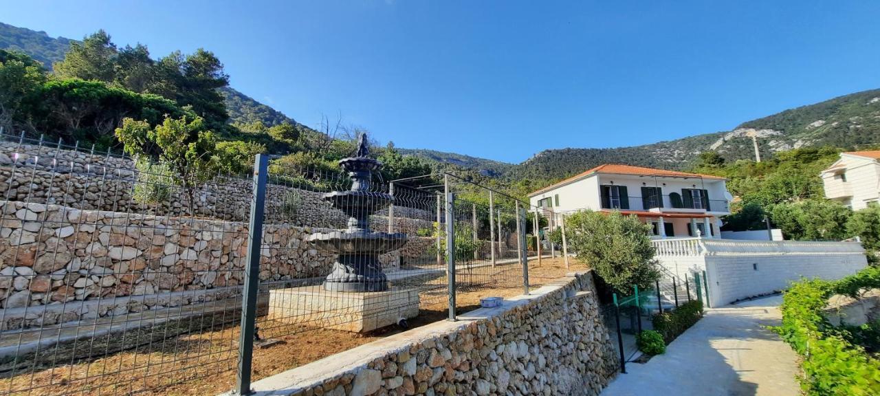 Apartments Suho Komiža Eksteriør bilde