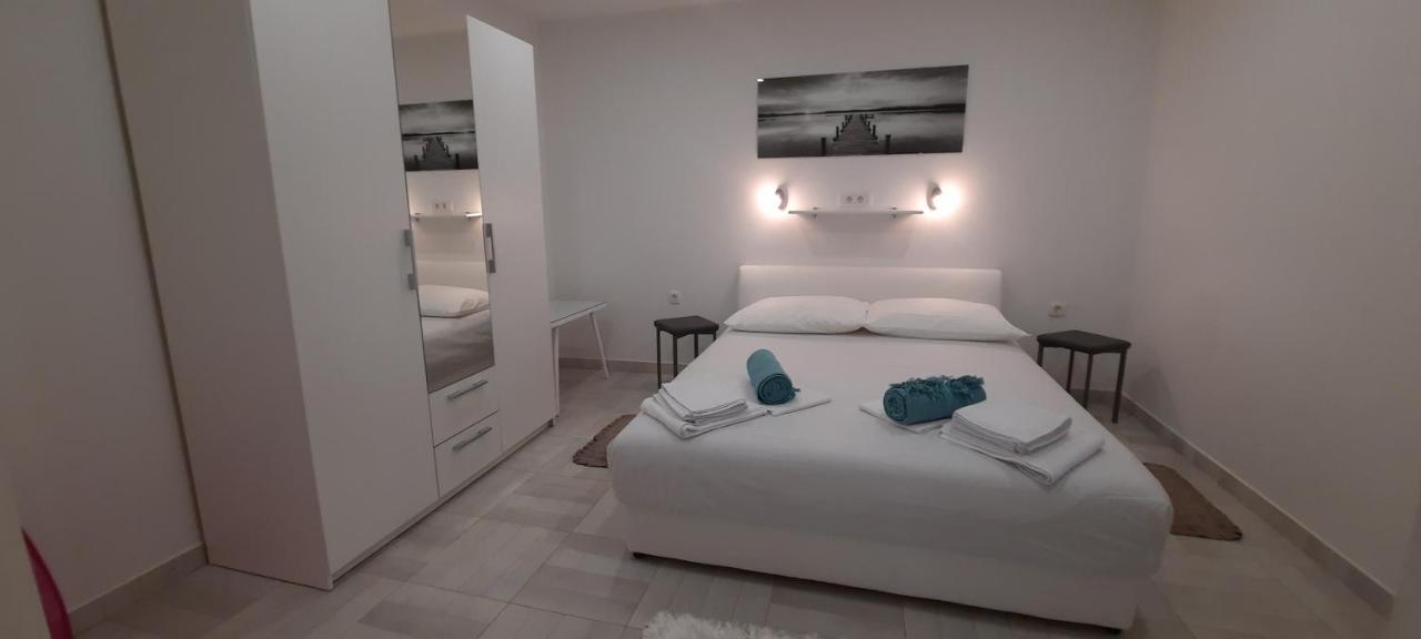 Apartments Suho Komiža Eksteriør bilde