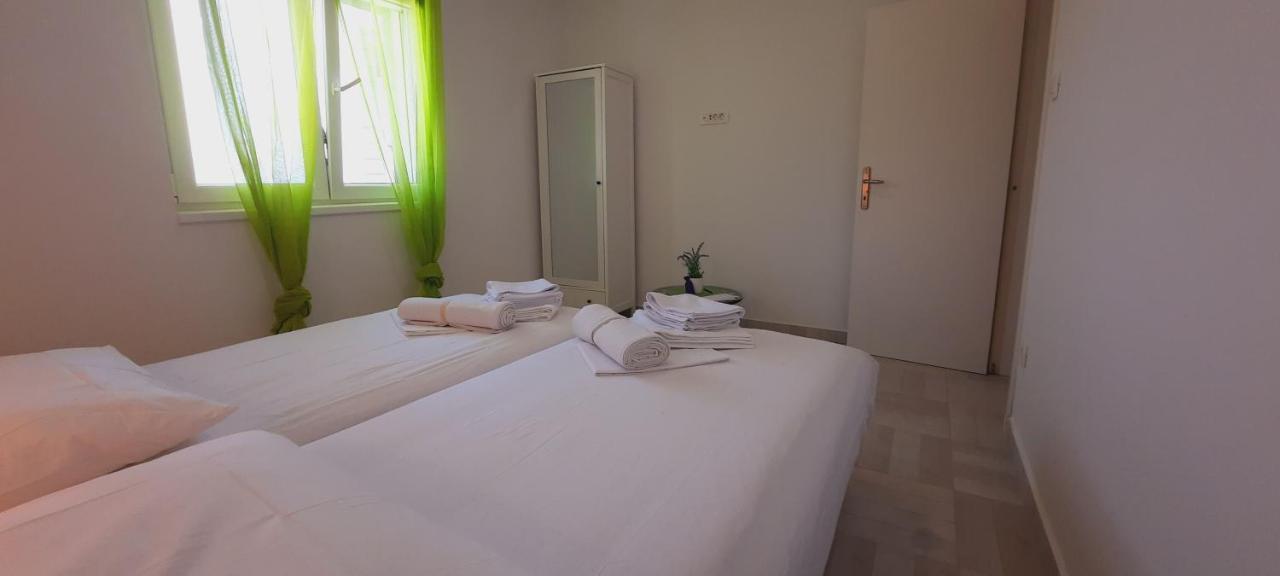 Apartments Suho Komiža Eksteriør bilde