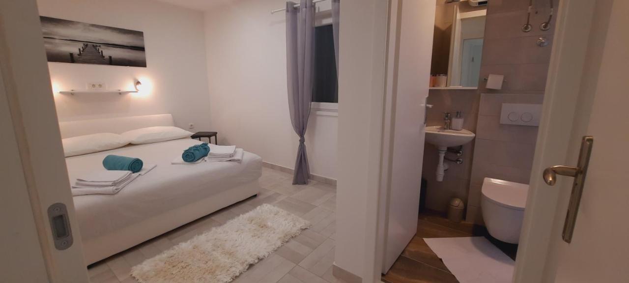 Apartments Suho Komiža Eksteriør bilde